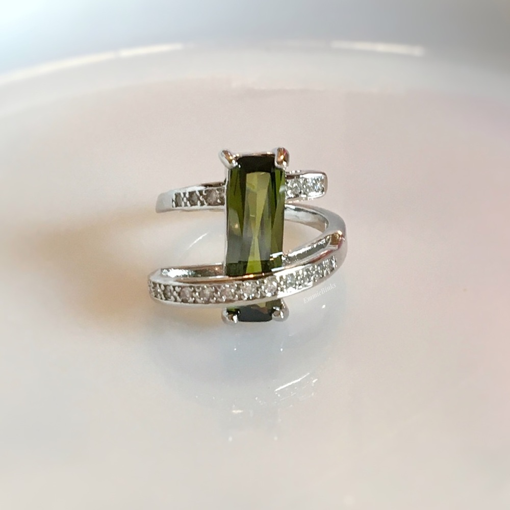New Green Geometric Cubic Zirconia & Crystal Ring - Picture 2 of 14